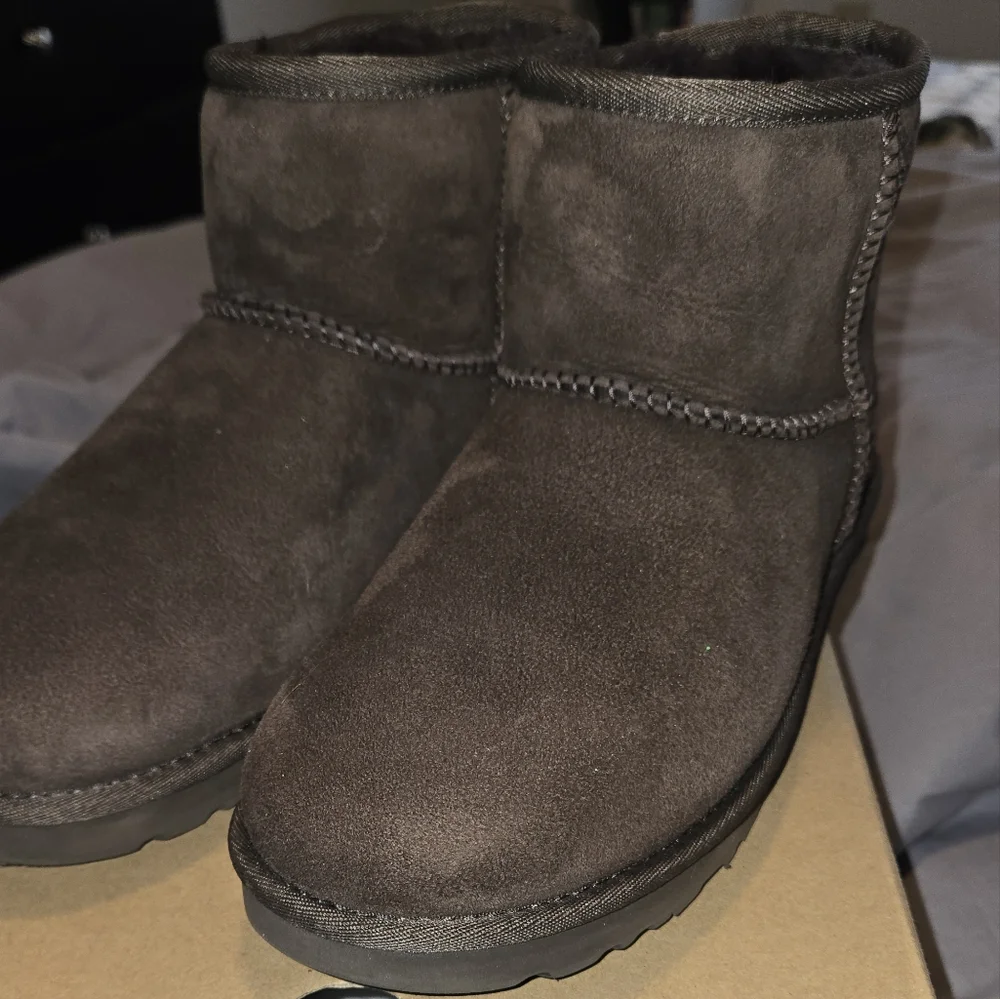 Womes UGG Classic Mini - 8 - Picture 2 of 8